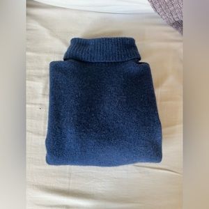 100% Merino Fine Wool Banana Republic Turtle Neck